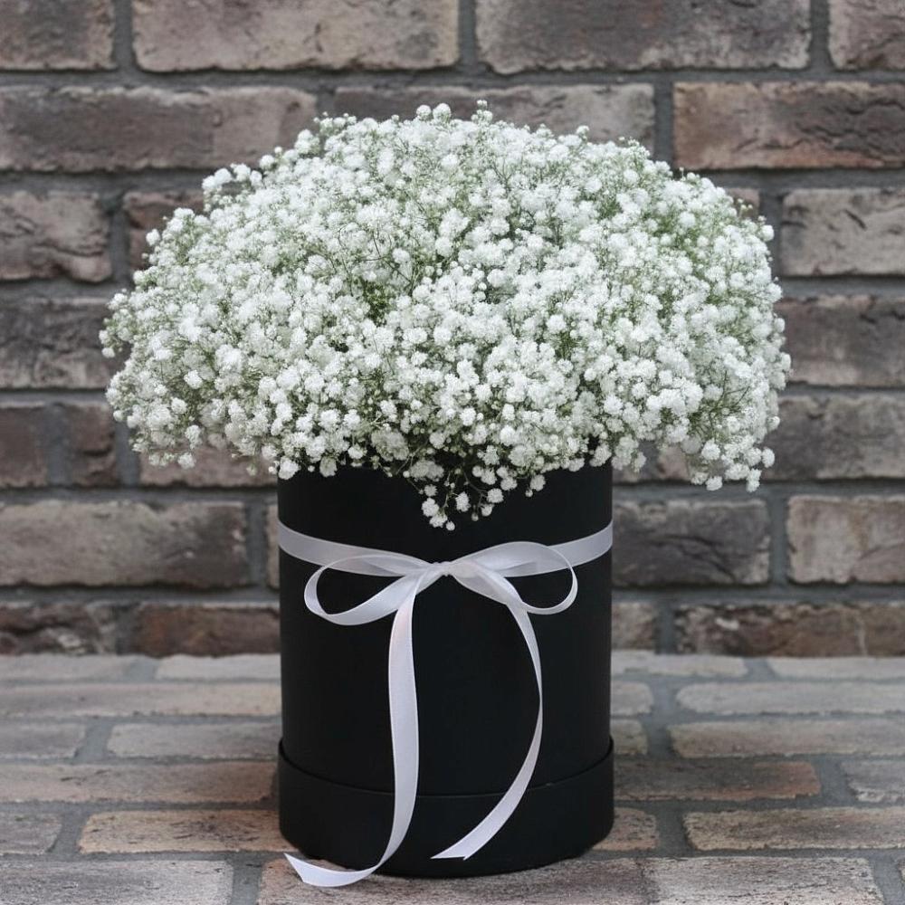 Цветочная композиция из Гипсофила в шляпной коробке в Рязановский