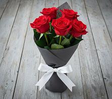 Букет 5 Красных роз Эдлесс Лав в Рязановский