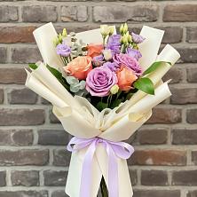 Букет цветов из:  Лизиантусы и Розы в Рязановский