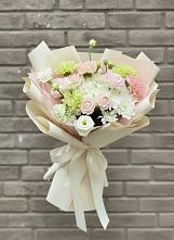 Букет цветов из:  Гвоздики, Розы, Лизиантусы и Хризантемы #REPLACE_PRED# Рязановский