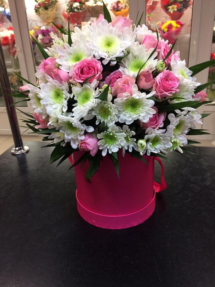 Цветочная композиция из Розы и Хризантемы в шляпной коробке в Рязановский