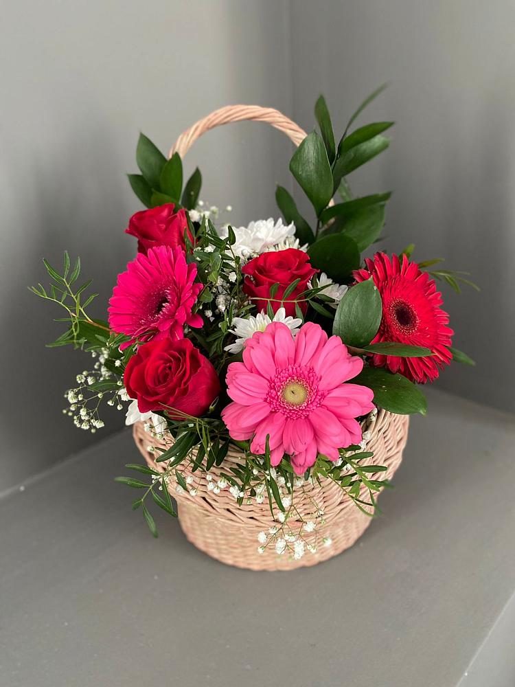 Цветочная композиция из Розы, Хризантемы и Герберы в корзине в Рязановский