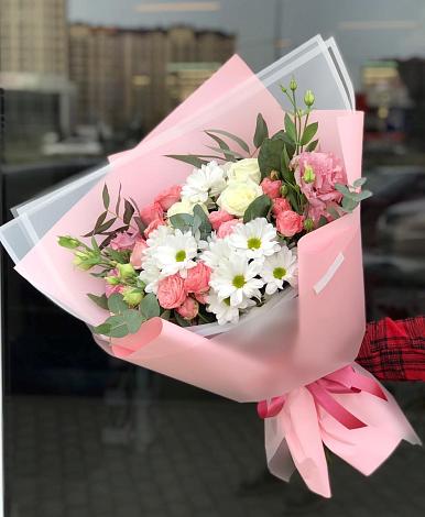 Букет цветов из: Розы, Лизиантусы и Хризантемы в Рязановский